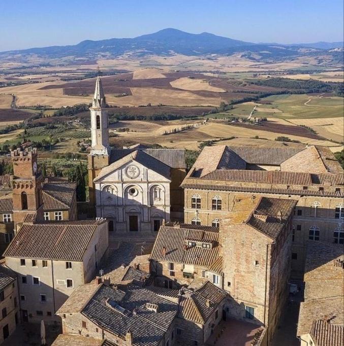 Il Giglio B&B ปีเอนซา ภายนอก รูปภาพ